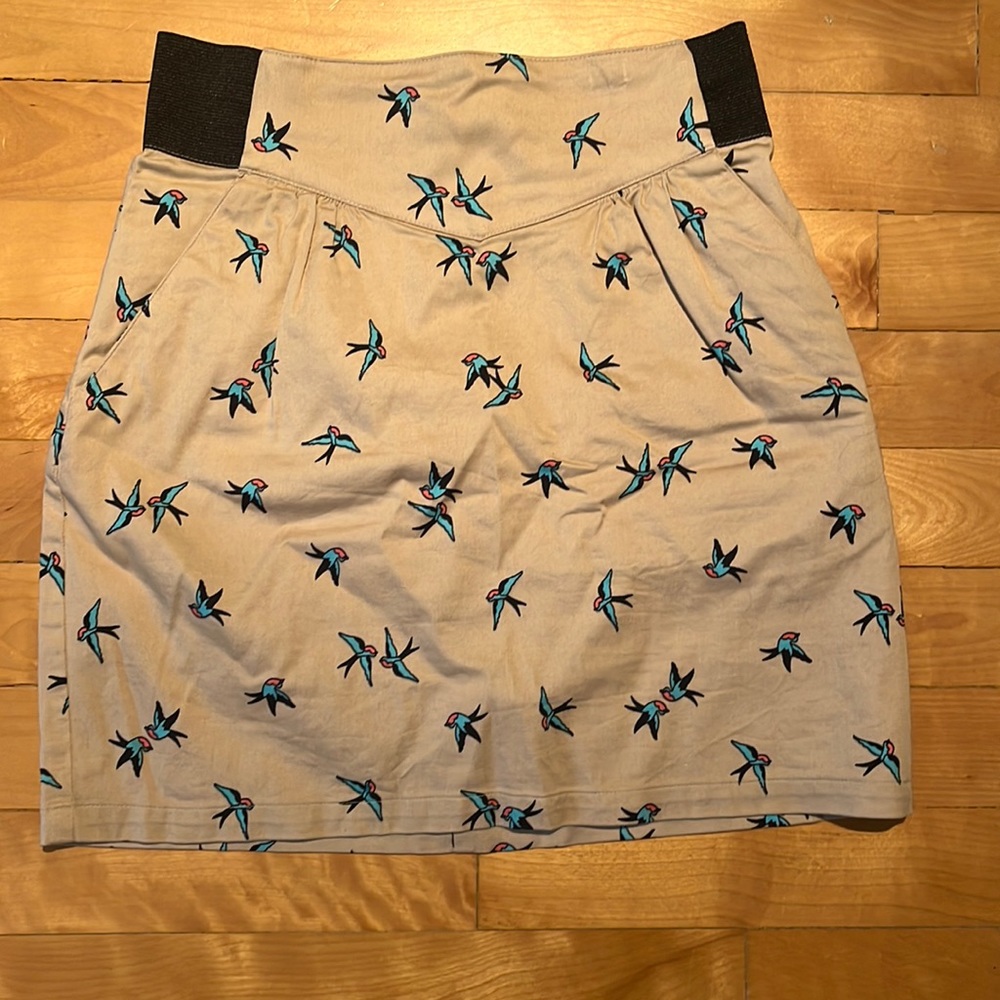 H&M,sz6. High waisted mini skirt. Pockets, stretchy, adorable! EUC. Flawless ✨